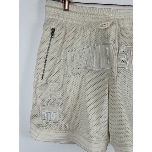 NFL Raiders Shorts All White Size Large Men's Jumbotron Arch Logo - Picture 2 of 12
